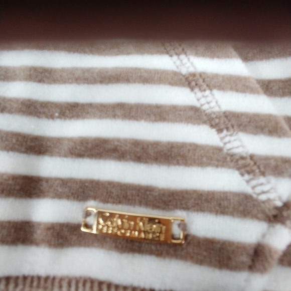 Calvin Klein, full zipper, velour top. - Picture 5 of 5